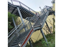 河北钢结构公司造价|北京福鑫腾达彩钢工程设计钢构楼梯图2